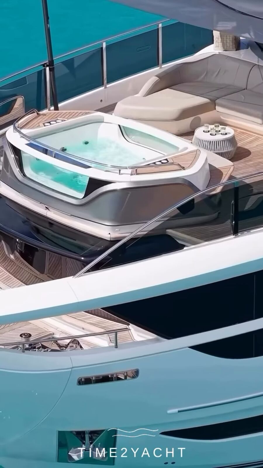 Flybridge hot tub