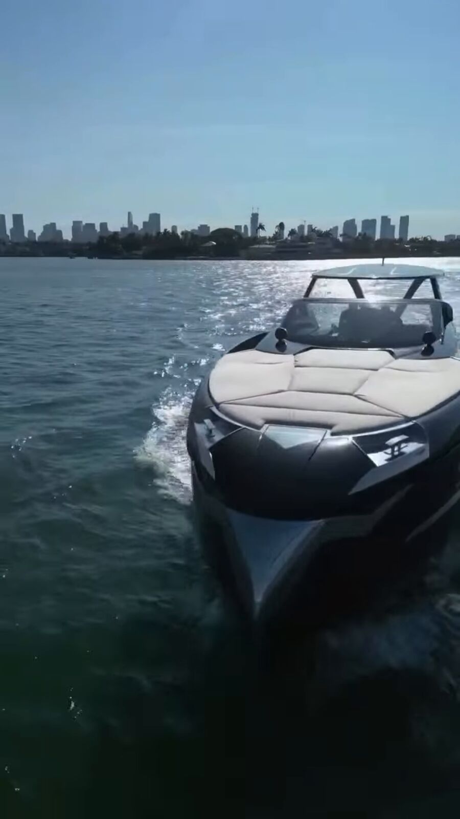 Tecnomar 53 at speed